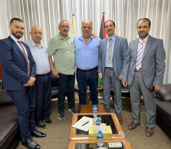 تجار الالبسة.