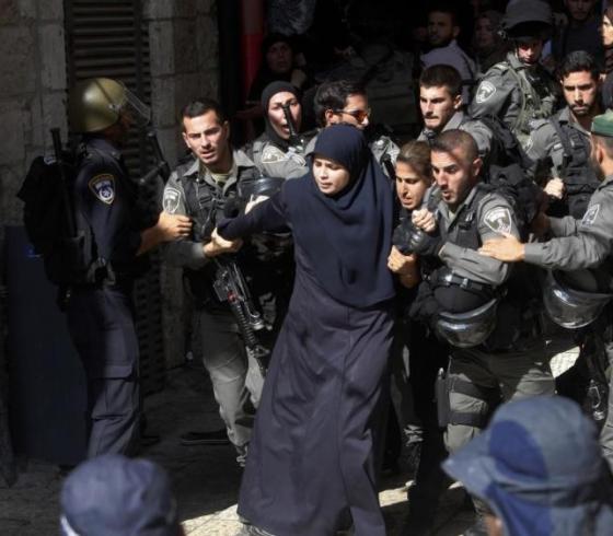 الاحتلال يعتقل شقيقتين من القدس