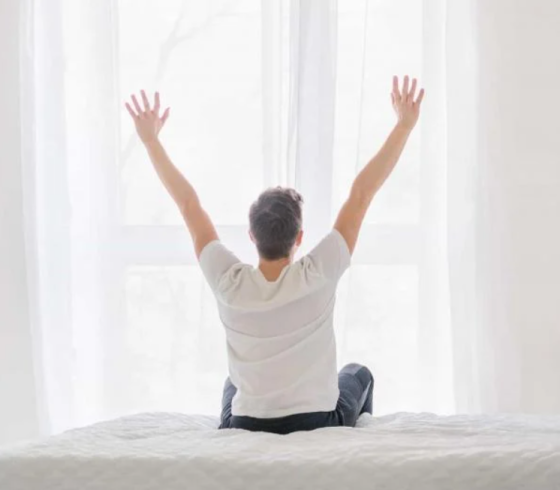 4عوامل تجعلك تستيقظ أكثر سعادة صباحًا..تعرف عليها