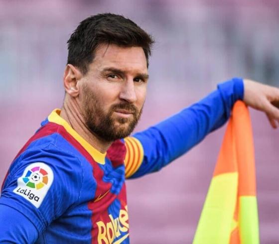 ميسي: طالبت هذا المدرب بعدم الرحيل عن برشلونة