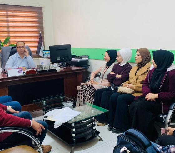طلبة كلية الإعلام في جامعة الأقصى يزورون عددا من المؤسسات الإعلامية 