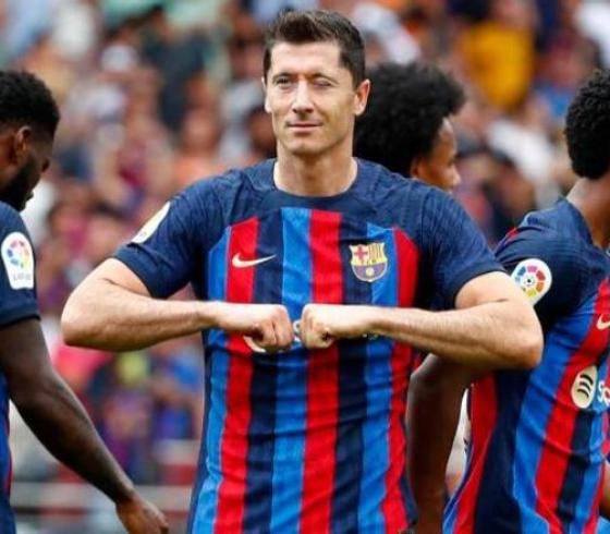 برشلونة يعلن إصابة "ليفاندوفسكي" ومدة غيابه