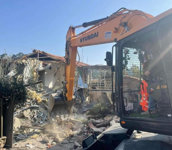 إجبار عائلة مقدسية على هدم منزلها في واد الجوز من الاحتلال