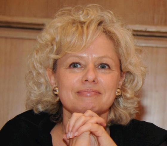 مستشارة.jpg