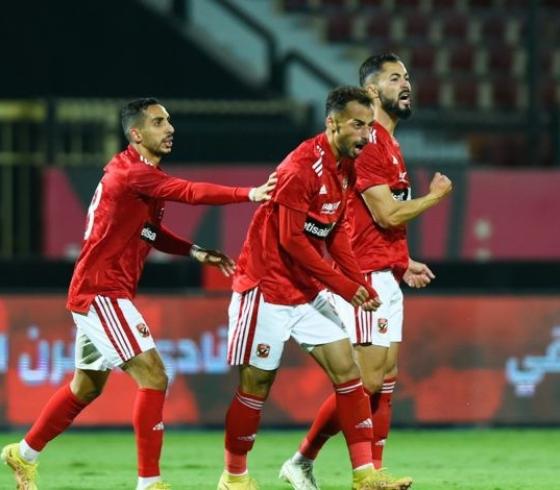 الأهلي يحافظ على صدارة الدوري بثلاثية في شباك الاتحاد السكندري