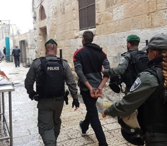 الاحتلال يعتقل مقدسياًَ ويغلق محله التجاري في شارع صلاح الدين
