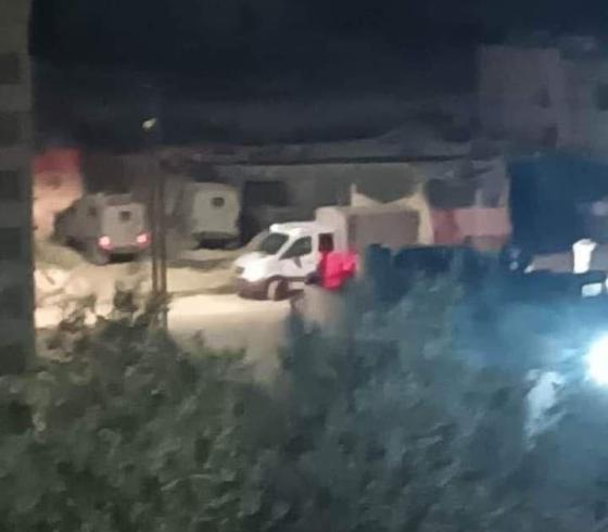 محاصرة أحد المنازل