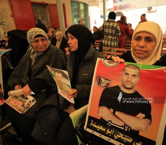 اعتصام أهالي الأسرى ووقفة تضامنية أمام مقر الصليب الأحمر بغزة (4).JPG