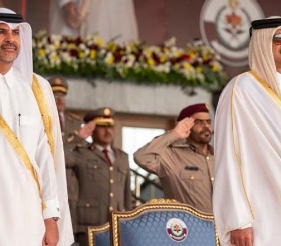الشيخ تميم ورئيس الوزراء القطري المستقيل