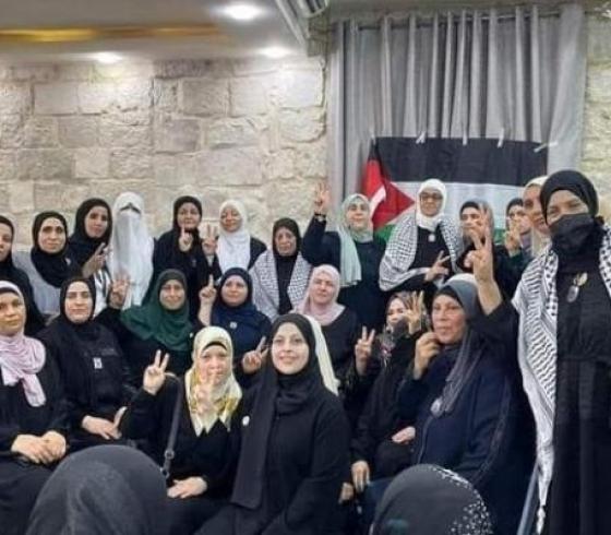 امهات الشهداء في جنين ونابلس.jpg