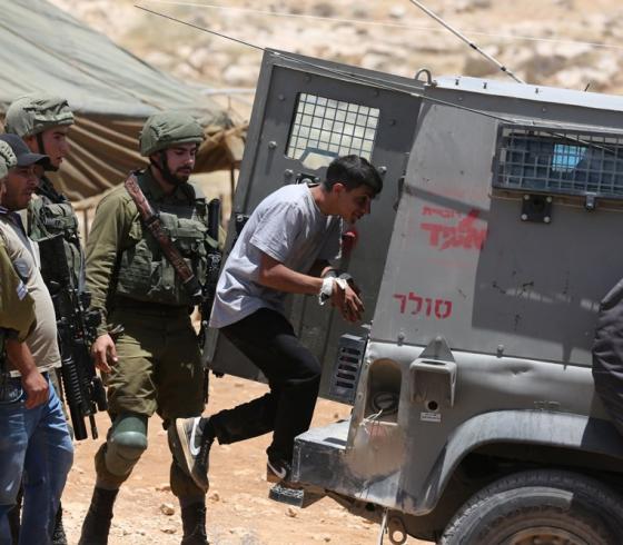 اعتقال 380 فلسطينيًّا بينهم 45 طفلا و10 سيدات الشهر الماضي