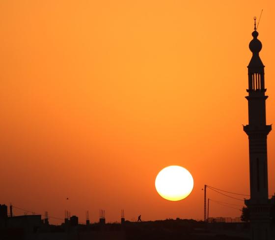 موعد أذان المغرب اليوم الأربعاء الثامن من شهر رمضان في مدينة غزة