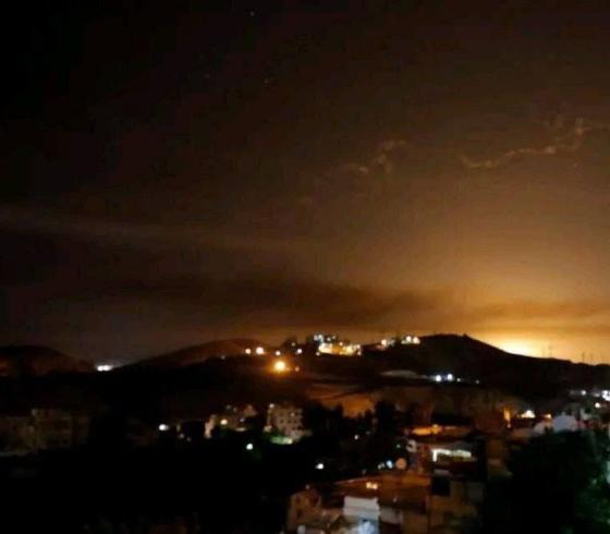 إطلاق صواريخ اتجاه الجولان المحتل ومدفعية الاحتلال تقصف أهدافًا في سوريا