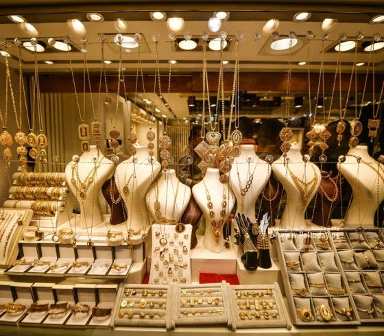 سعر الذهب في سوريا اليوم الجمعة 28-4-2023 عيار 21 و 18 للبيع والشراء بالأسواق