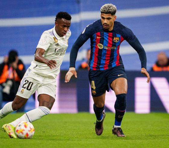 لاعبا ريال مدريد وبرشلونة