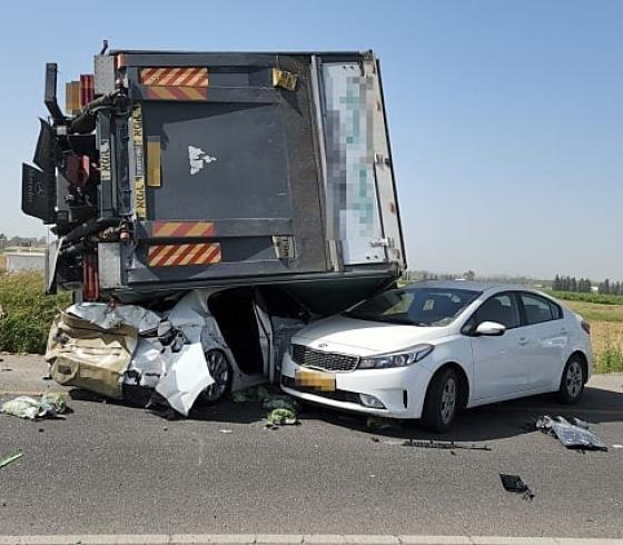 بجراح في حادث سير بغلاف غزة