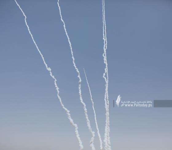 رشقات الصاروخية تجاه المدن المحتلة (2).JPG