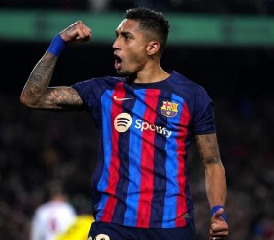 هل قرر "رافينيا" الرحيل عن برشلونة؟