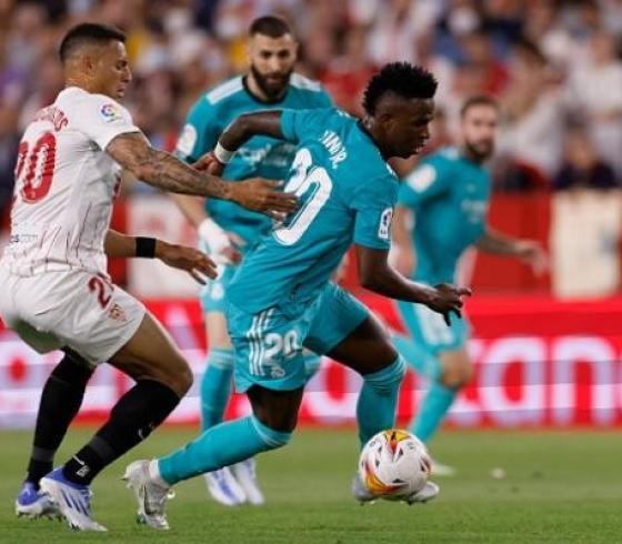 "ريال مدريد" يحافظ على "وصافة الليغا" بثنائية في شباك اشبيلية