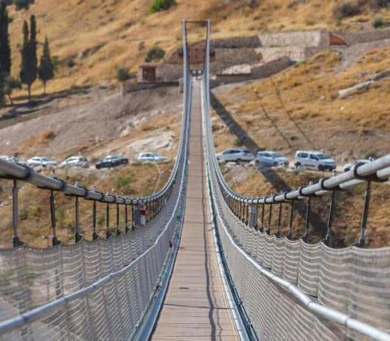 الاحتلال يفتتح جسر معلق في القدس