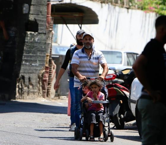نزوح عائلات فلسطينية