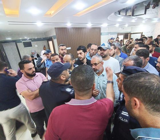 موظفون عموميون ينظمون وقفات بغزة