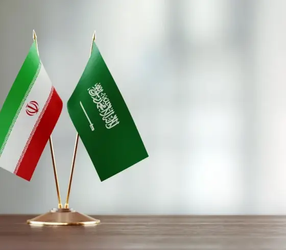 علم السعودية وإيران