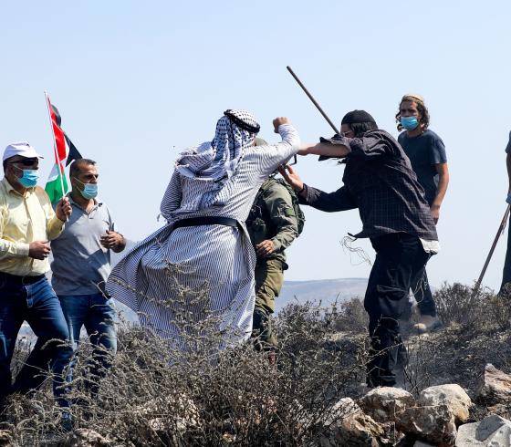 الاعتداء على الفلسطينيين.jpeg