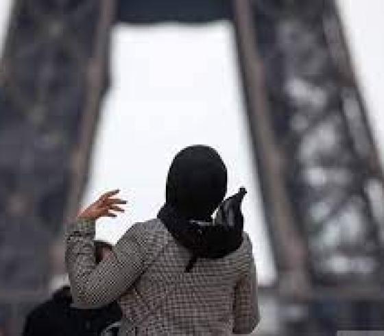 حظر العباءة الإسلامية في مدارس فرنسا