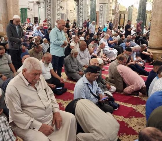 صلاة الفجر في المسجد الأقصى