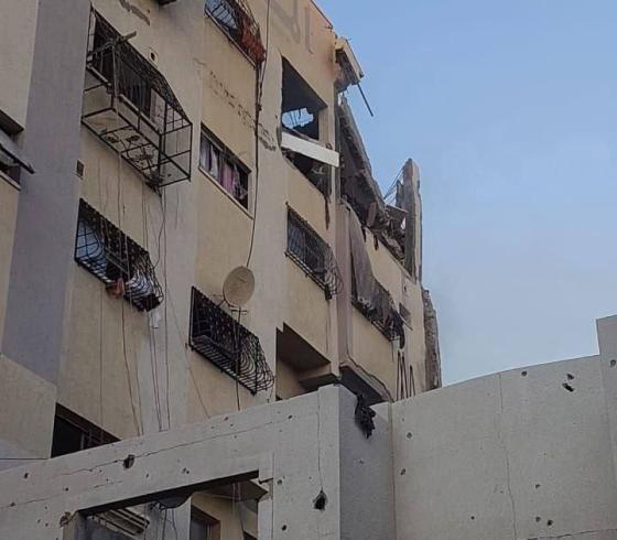 قصف شقة سكنية في مخيم جباليا شمال قطاع غزة