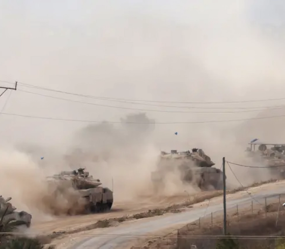 صورة لتحرك دبابات إسرائيلية في بداية الهجوم البري على جباليا قبل اسبوعين