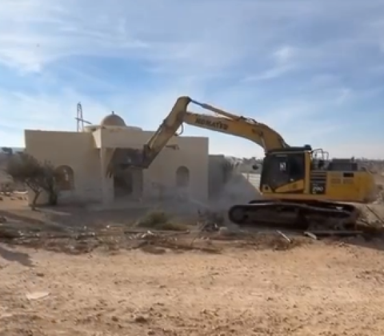 مسجد قرية أم الحيران "صورة من الفيديو"