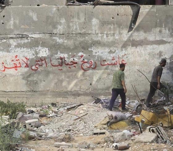 صورة من وسط الدمار في مخيم جباليا