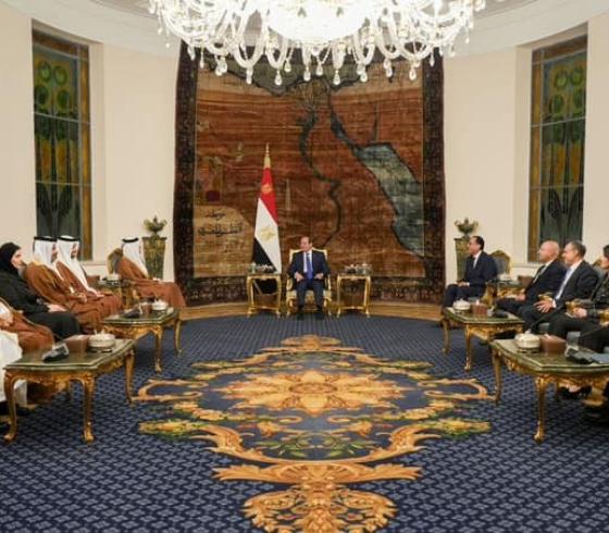 الرئيس المصري  عبد الفتاح السيسي يستقبل وفد وزاري قطري
