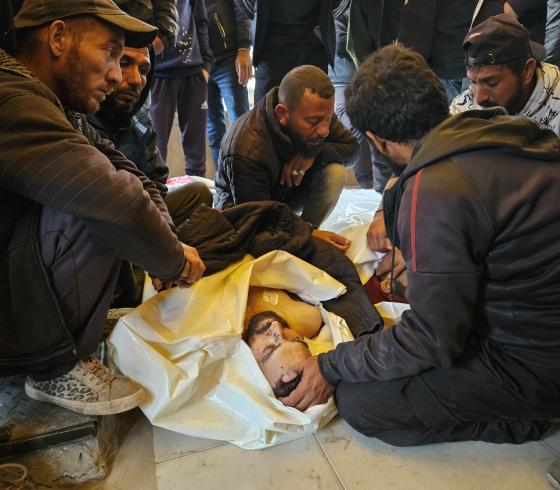 تشييع شهداء تم انتشالهم من مدينة رفح (9).jpeg