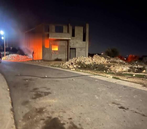 جانب من احراق المستوطنين لمنازل المواطنين في بيت فوريك بنابلس