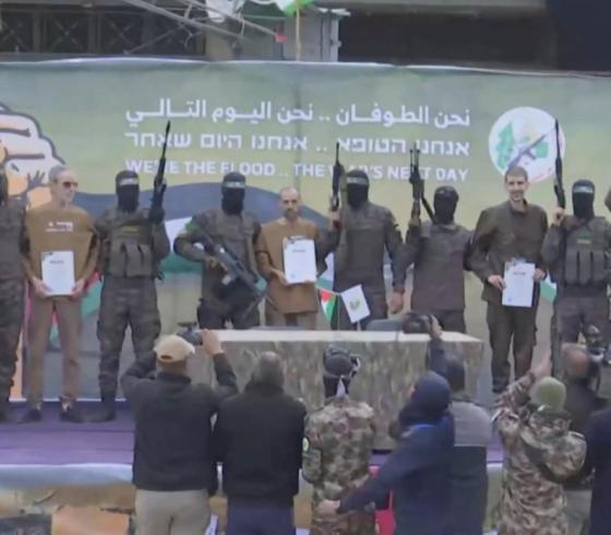 تعليق الاحتلال على مشاهد إطلاق سراح الأسرى الإسرائيليين