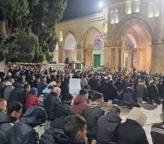 صلاة العشاء والتراويح في الأقصى.jpeg