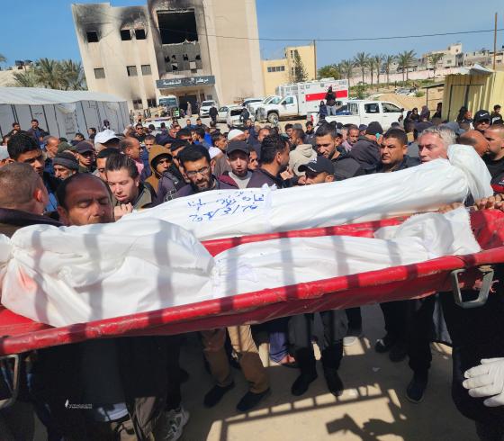 تشييع ووداع شهداء القصف الإسرائيلي المتواصل على خانيونس (8).jpeg