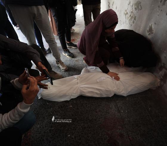 وداع شهداء عائلة النجار بالمستشفى الأهلى بغزة (13).jpeg