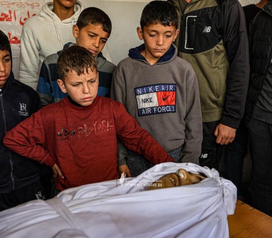 وصول شهيدين من الشجاعية إلى مستشفى المعمداني (6).jpeg