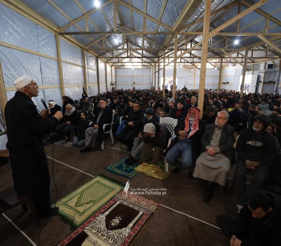 صلاة الجمعة في المسجد العمري (3).jpeg