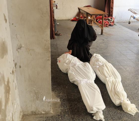 وداع شهداء عائلة النجار بالمستشفى الأهلى بغزة (10).jpeg
