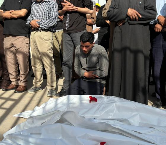 تشييع ١٠ شهداء في مدينة خان يونس ارتقوا في قصف الليلة (17).jpeg