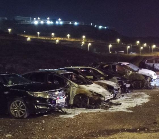 مستوطنون يحرقون مراكب المواطنين في الضفة