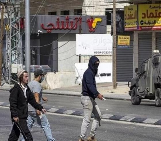 مستوطنون يعتدون على المواطنين