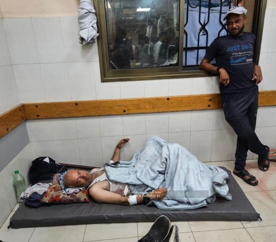 جريح برصاص إسرائيلي أثناء محاولته تأمين الطعام لعائلته