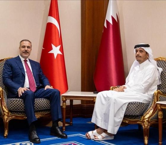 وزير الخارجية القطري يلتقي بنظيره التركي