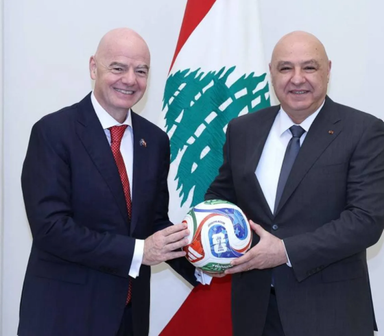 عون يمنح رئيس الفيفا الجنسية اللبنانية